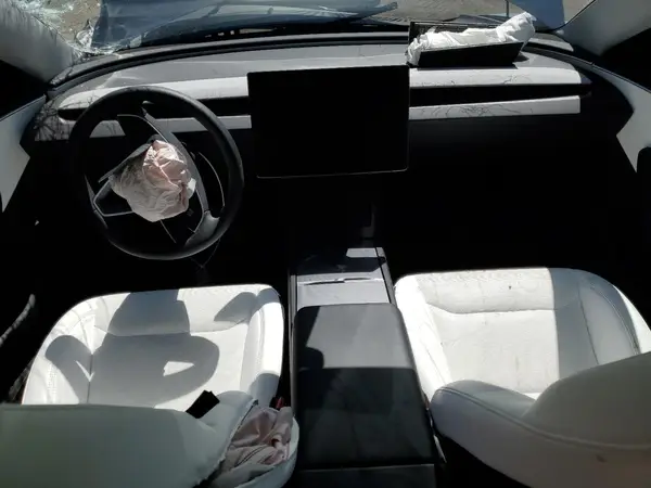 5YJ3E1EB2SF885529 2025 TESLA MODEL 3 - Image 8