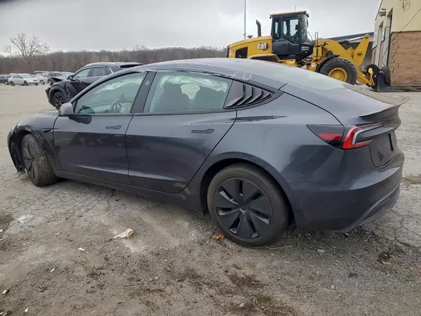 5YJ3E1EB2SF890410 2025 TESLA MODEL 3 - Image 2