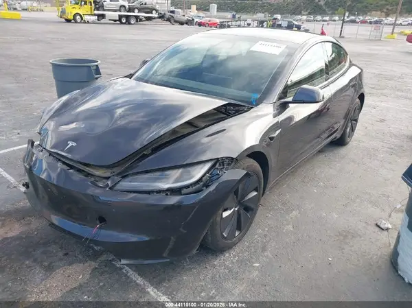5YJ3E1EB2SF897647 2025 TESLA MODEL 3 - Image 2