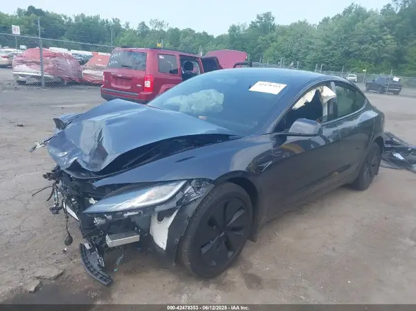 5YJ3E1EB2SF899446 2025 TESLA MODEL 3 - Image 2