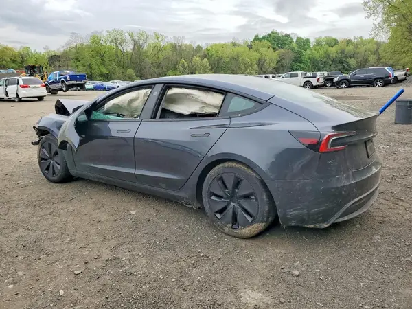 5YJ3E1EB2SF900529 2025 TESLA MODEL 3 - Image 2