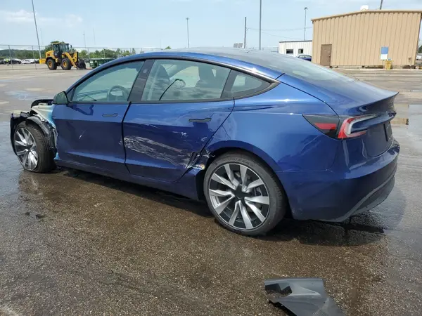 5YJ3E1EB2SF910736 2025 TESLA MODEL 3 - Image 2