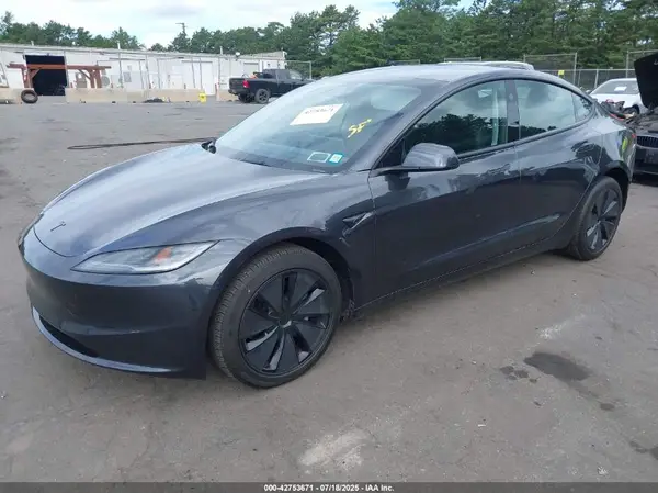 5YJ3E1EB2SF916097 2025 TESLA MODEL 3 - Image 2