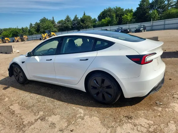 5YJ3E1EB2SF927102 2025 TESLA MODEL 3 - Image 2