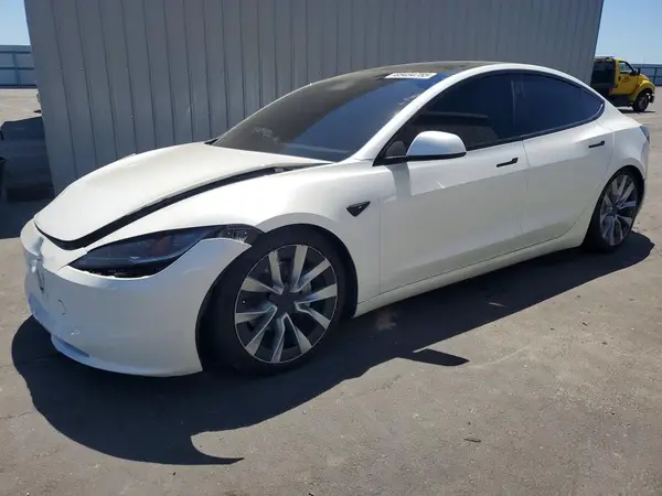 5YJ3E1EB2SF933773 2025 TESLA MODEL 3 - Image 1