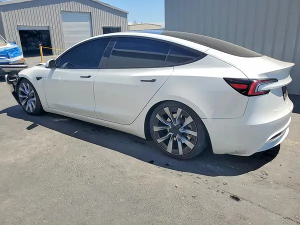 5YJ3E1EB2SF933773 2025 TESLA MODEL 3 - Image 2