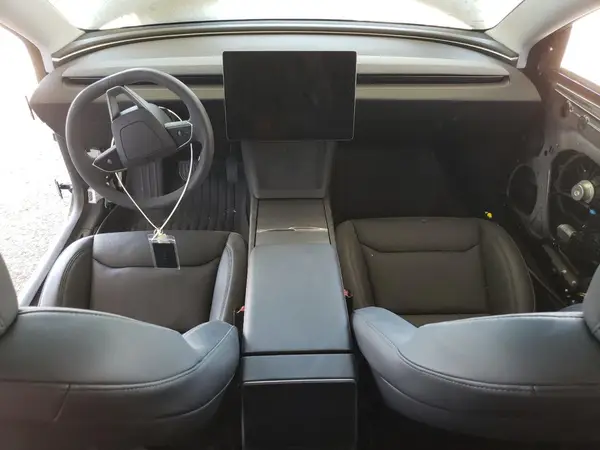 5YJ3E1EB2SF934051 2025 TESLA MODEL 3 - Image 8