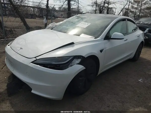 5YJ3E1EB2SF934597 2025 TESLA MODEL 3 - Image 2