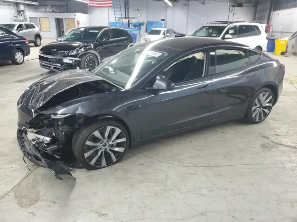 5YJ3E1EB2SF938813 2025 TESLA MODEL 3 - Image 1