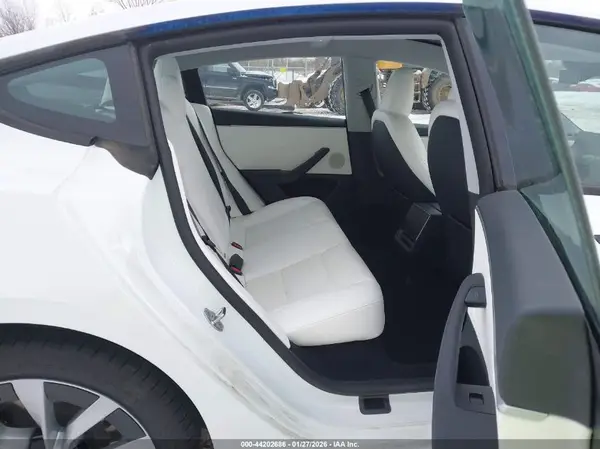 5YJ3E1EB2SF942585 2025 TESLA MODEL 3 - Image 8