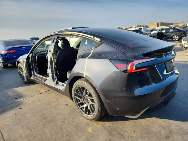 5YJ3E1EB2SF942800 2025 TESLA MODEL 3 - Image 2
