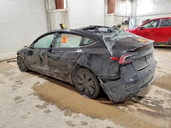 5YJ3E1EB2SF981032 2025 TESLA MODEL 3 - Image 2