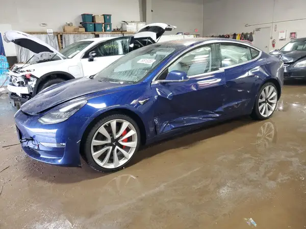 5YJ3E1EB3JF055673 2018 TESLA MODEL 3 - Image 1