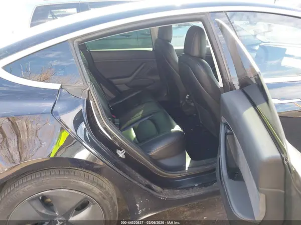 5YJ3E1EB3JF070769 2018 TESLA MODEL 3 - Image 8