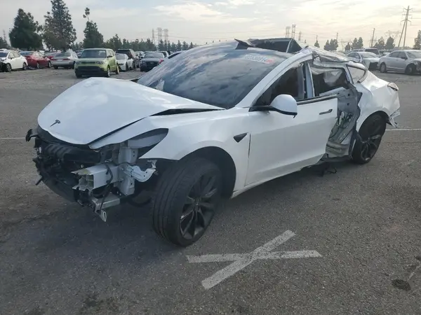 5YJ3E1EB3JF073851 2018 TESLA MODEL 3 - Image 1