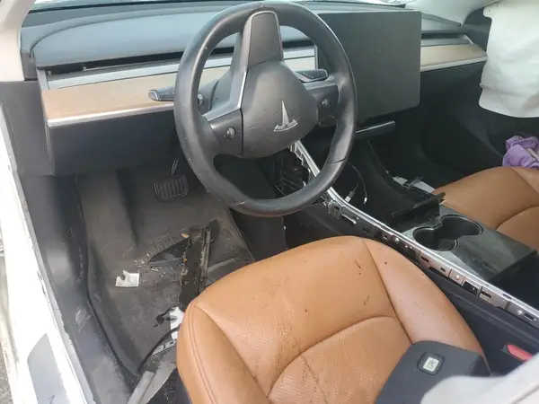 5YJ3E1EB3JF073851 2018 TESLA MODEL 3 - Image 8