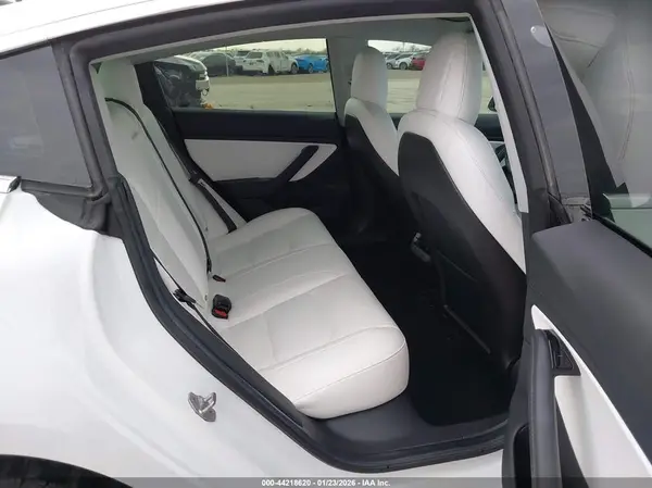 5YJ3E1EB3JF074630 2018 TESLA MODEL 3 - Image 8