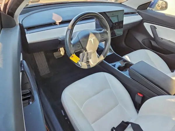 5YJ3E1EB3JF086132 2018 TESLA MODEL 3 - Image 8