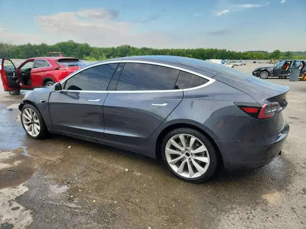 5YJ3E1EB3JF086941 2018 TESLA MODEL 3 - Image 2
