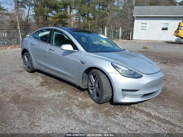 5YJ3E1EB3JF089645 2018 TESLA MODEL 3 - Image 1