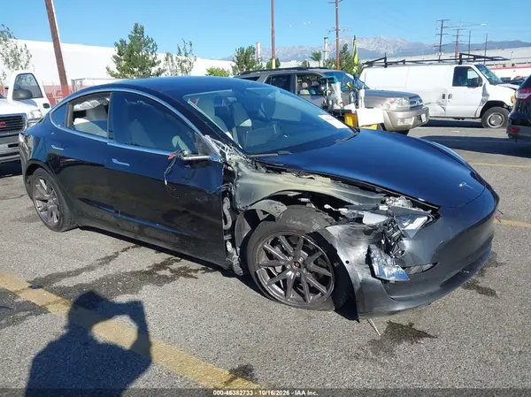 5YJ3E1EB3JF099334 2018 TESLA MODEL 3 - Image 1