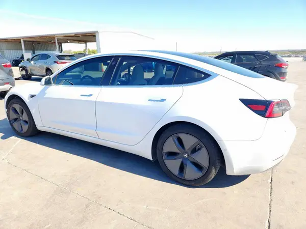 5YJ3E1EB3JF100207 2018 TESLA MODEL 3 - Image 2