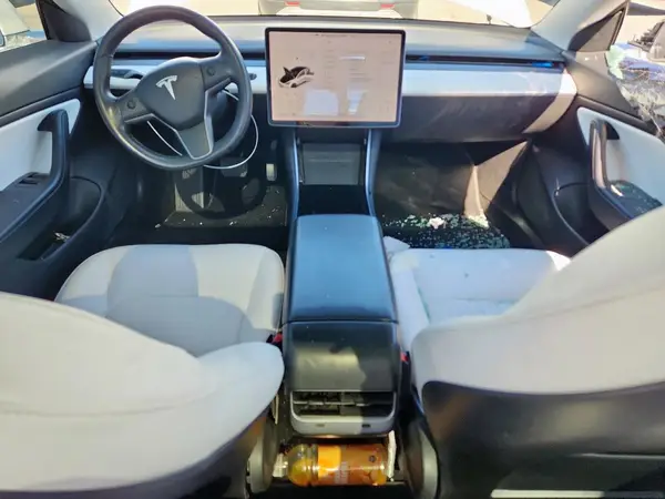5YJ3E1EB3JF100207 2018 TESLA MODEL 3 - Image 8