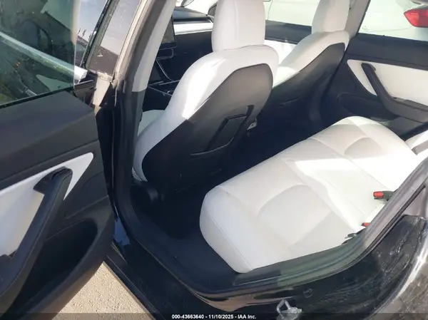 5YJ3E1EB3JF100272 2018 TESLA MODEL 3 - Image 8