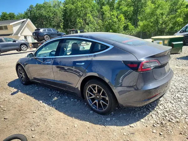 5YJ3E1EB3JF104290 2018 TESLA MODEL 3 - Image 2