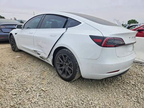 5YJ3E1EB3JF112731 2018 TESLA MODEL 3 - Image 2