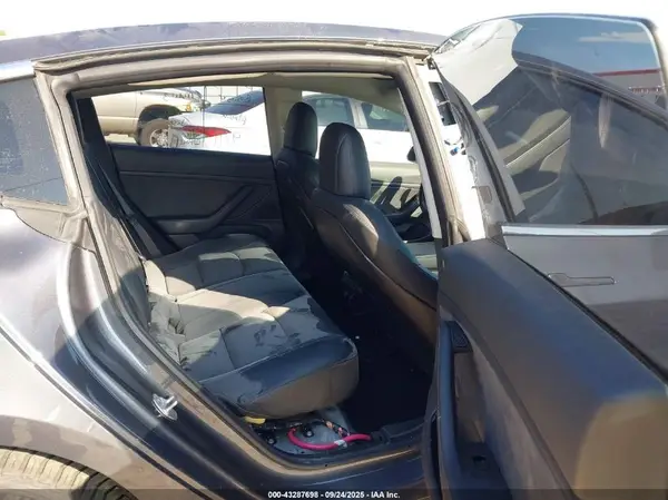 5YJ3E1EB3JF114494 2018 TESLA MODEL 3 - Image 8