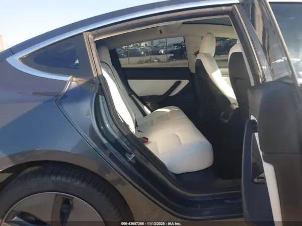 5YJ3E1EB3JF116178 2018 TESLA MODEL 3 - Image 8