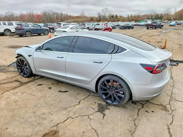 5YJ3E1EB3JF116861 2018 TESLA MODEL 3 - Image 2