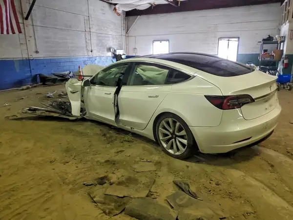 5YJ3E1EB3JF117850 2018 TESLA MODEL 3 - Image 2