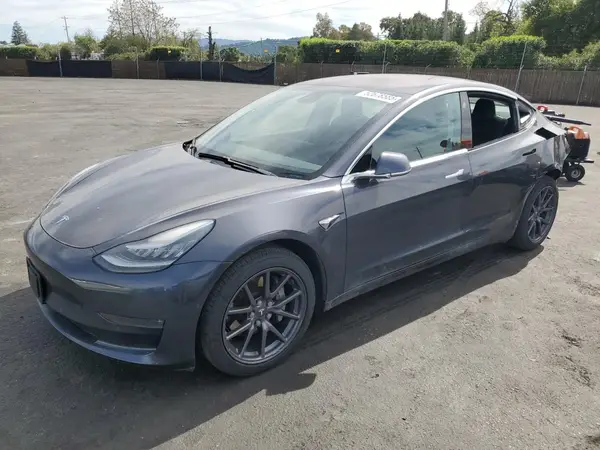 5YJ3E1EB3JF119596 2018 TESLA MODEL 3 - Image 1