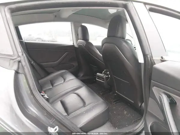 5YJ3E1EB3JF132784 2018 TESLA MODEL 3 - Image 8