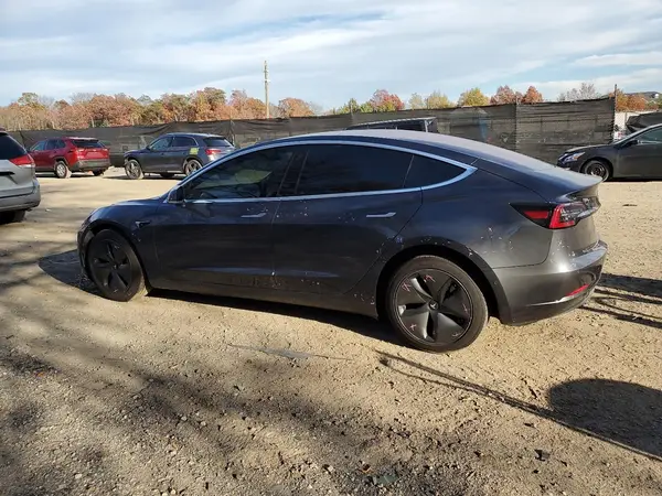 5YJ3E1EB3JF149052 2018 TESLA MODEL 3 - Image 2