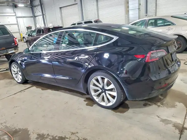 5YJ3E1EB3JF186697 2018 TESLA MODEL 3 - Image 2