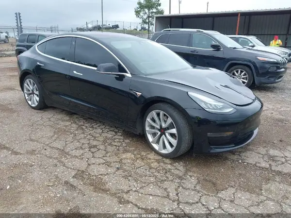 5YJ3E1EB3JF186733 2018 TESLA MODEL 3 - Image 1