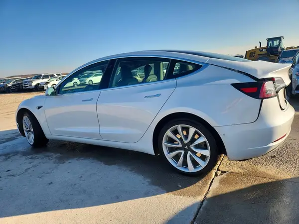 5YJ3E1EB3KF194669 2019 TESLA MODEL 3 - Image 2