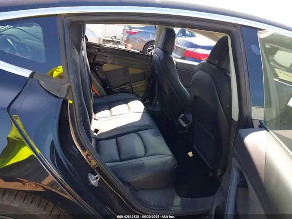 5YJ3E1EB3KF197023 2019 TESLA MODEL 3 - Image 8