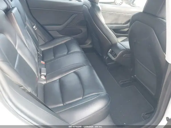5YJ3E1EB3KF359586 2019 TESLA MODEL 3 - Image 8