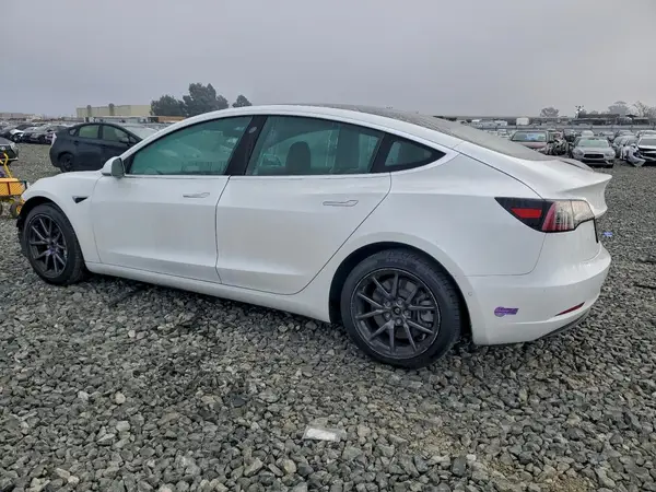 5YJ3E1EB3KF390479 2019 TESLA MODEL 3 - Image 2