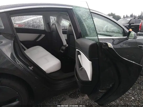 5YJ3E1EB3KF390725 2019 TESLA MODEL 3 - Image 8