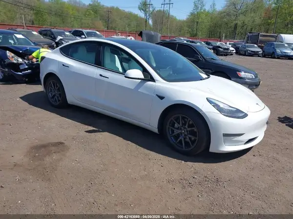 5YJ3E1EB3KF450602 2019 TESLA MODEL 3 - Image 1