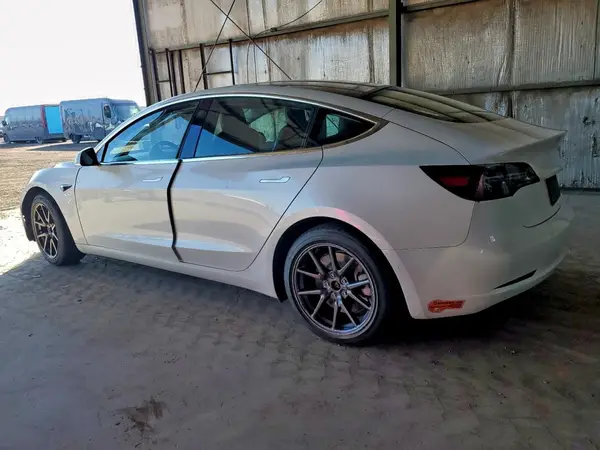5YJ3E1EB3LF618014 2020 TESLA MODEL 3 - Image 2