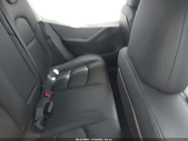 5YJ3E1EB3LF636481 2020 TESLA MODEL 3 - Image 8