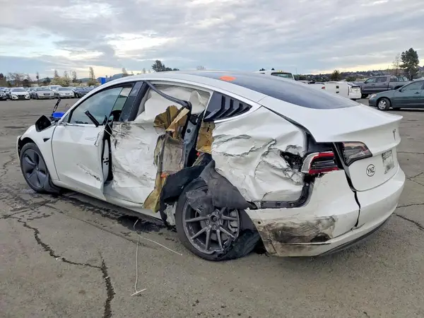 5YJ3E1EB3LF636724 2020 TESLA MODEL 3 - Image 2