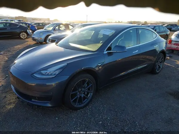 5YJ3E1EB3LF664085 2020 TESLA MODEL 3 - Image 2