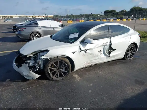 5YJ3E1EB3LF720252 2020 TESLA MODEL 3 - Image 2